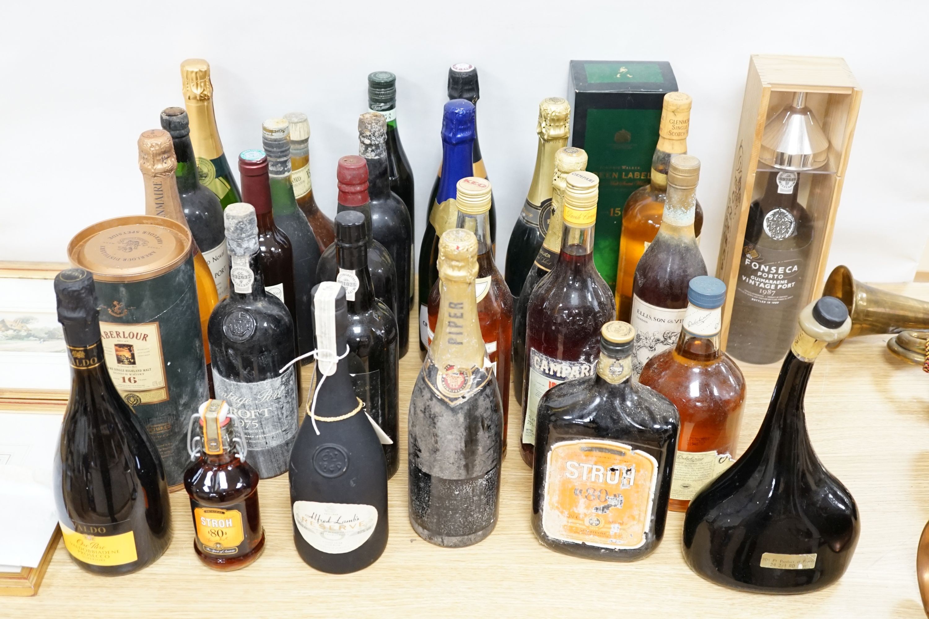 30 bottles of mixed spirits, champagnes etc including three bottles of vintage port - Fonseca 1987, Croft 1975 and Quinta da Noval 1963, Johnnie Green Label 15 year old